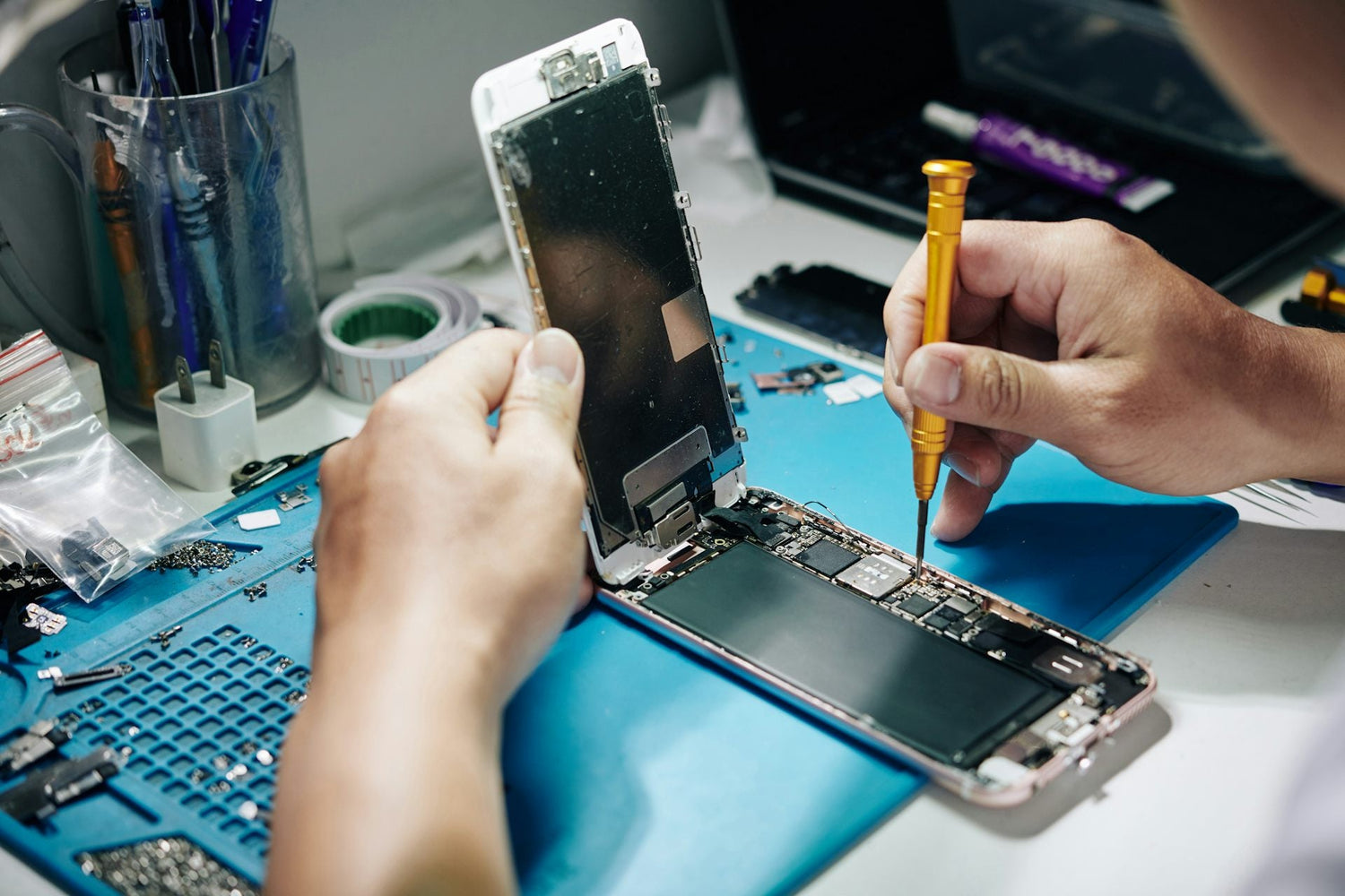 5 Signs Your Phone Needs a Battery Replacement
